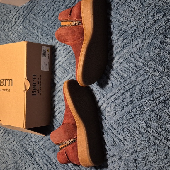 NIB Born Dark Red Viv Ankle Boot Sz 39-40 Sz 9 - Picture 6 of 8